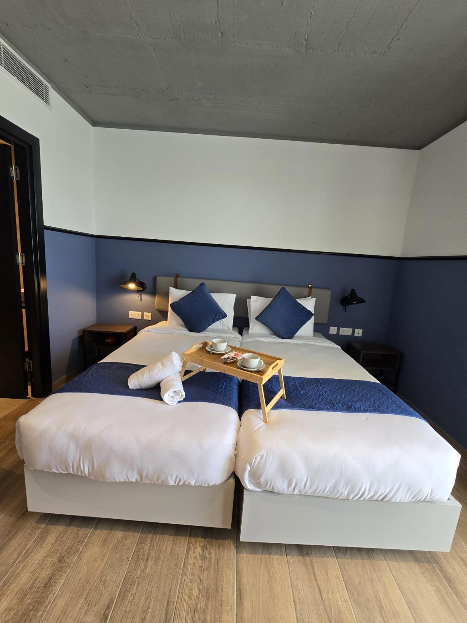 South32 Hotel Бирзеббуджа Экстерьер фото