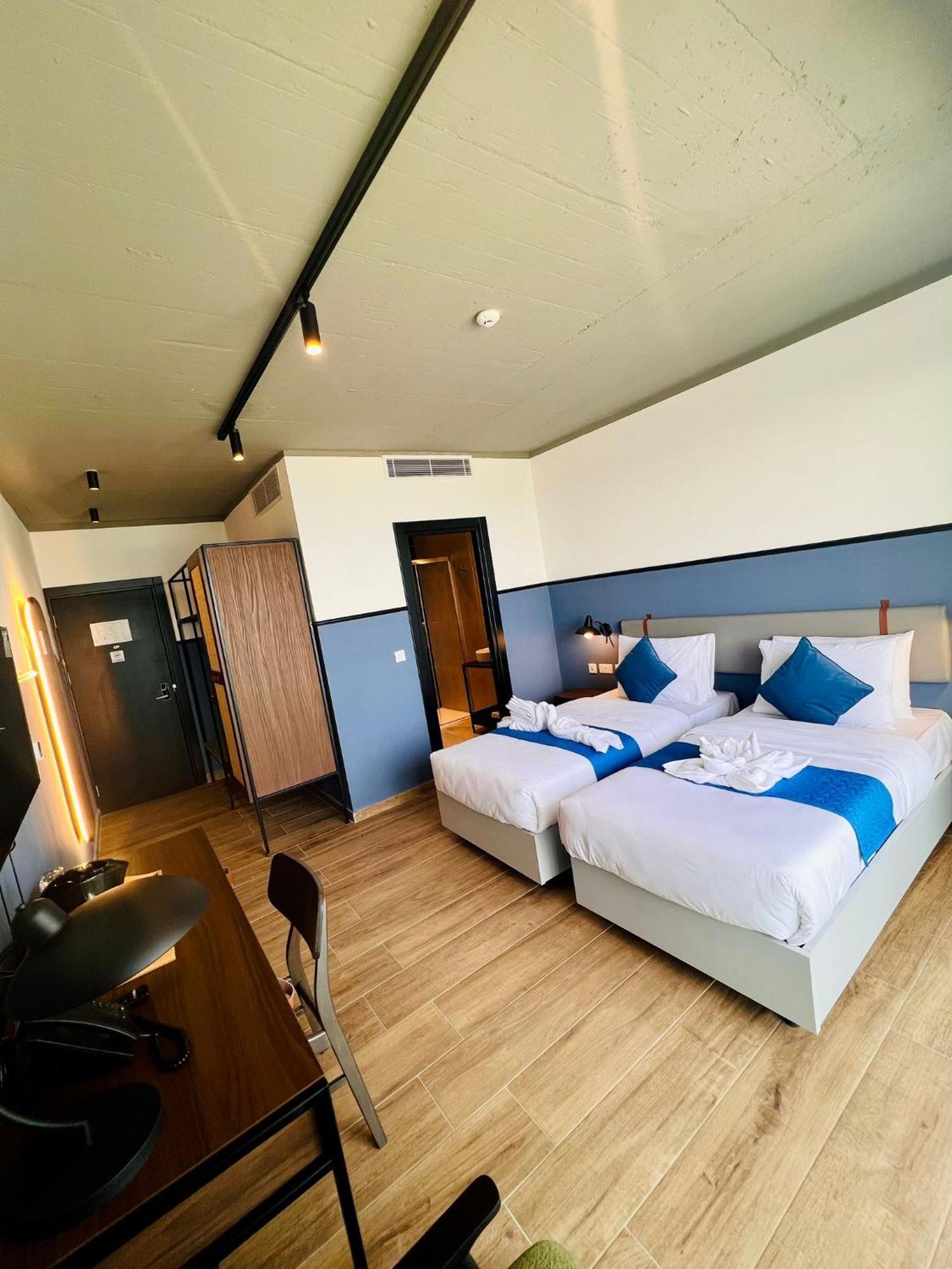 South32 Hotel Бирзеббуджа Экстерьер фото