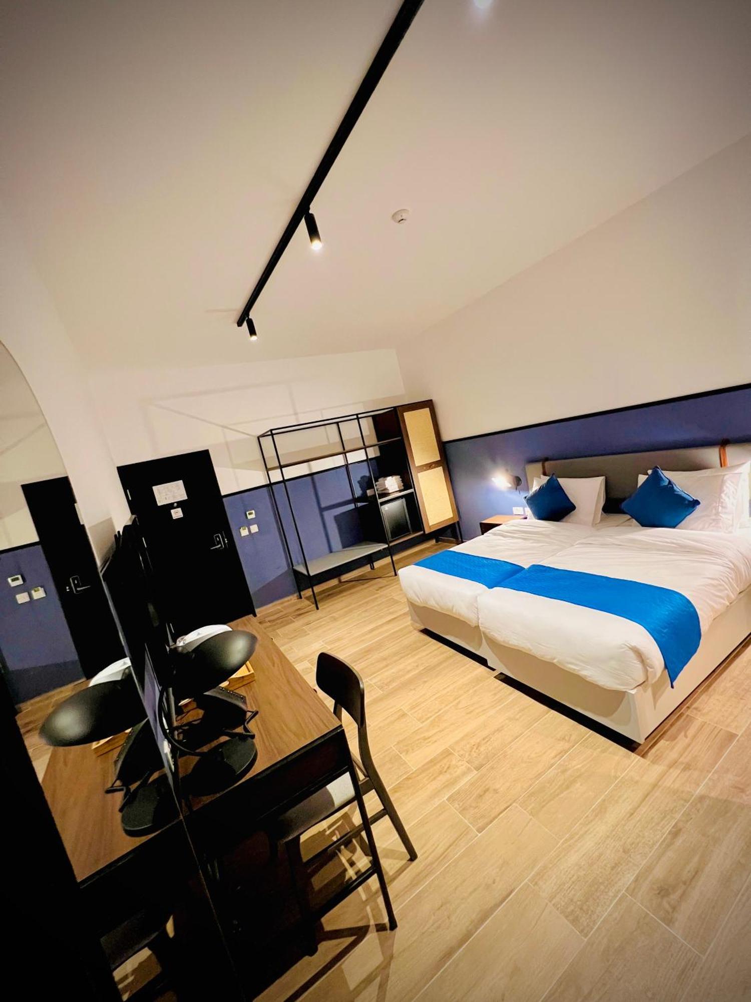 South32 Hotel Бирзеббуджа Экстерьер фото